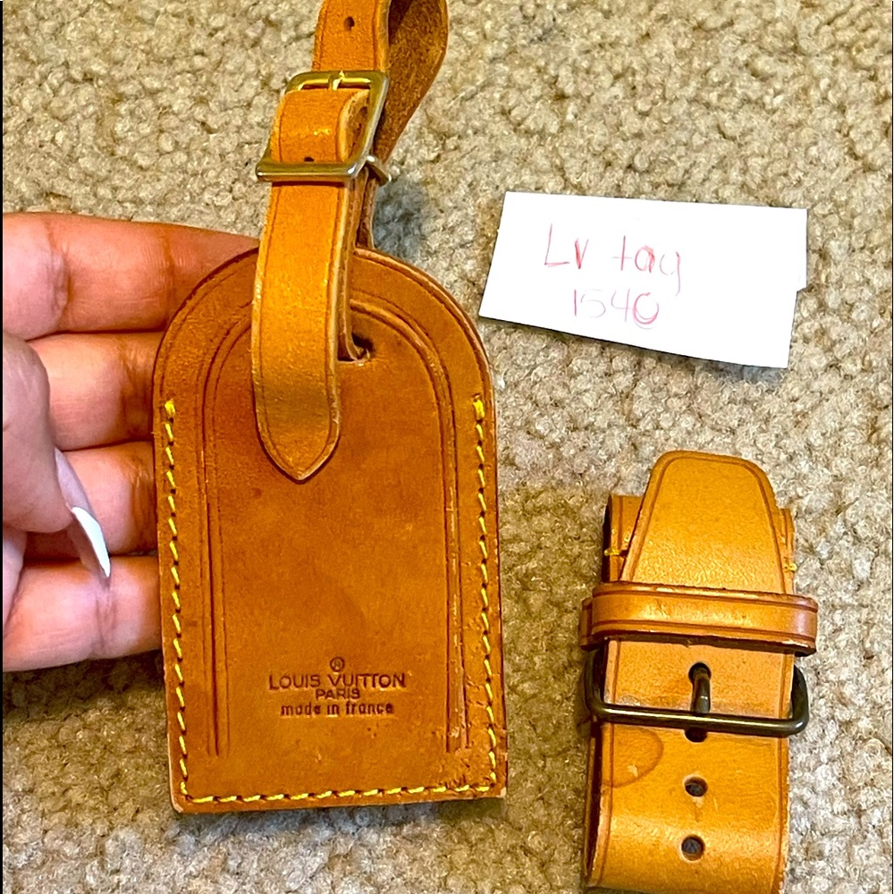 Louis Vuitton luggage tag and belt. #1540